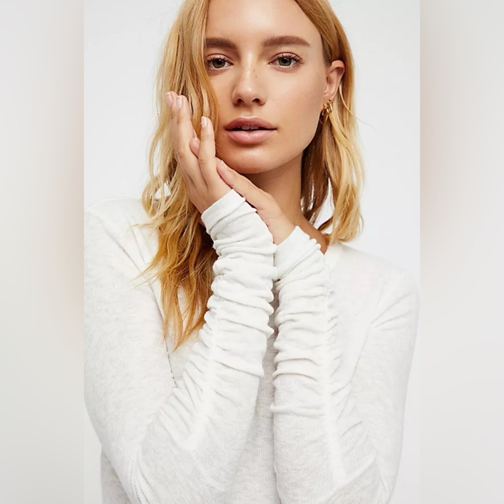 FREE PEOPLE Boundary Layering Top in Crème White with Rouched Sides & Cuffs — S